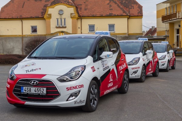 Udělat si řidičák nebylo nikdy jednodušší: Začněte na voze s automatickou převodovkou