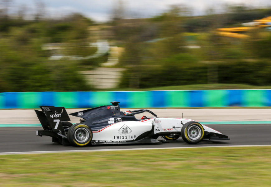 Testy F3 v Maďarsku: Charouzova stáj je připravena na start sezóny