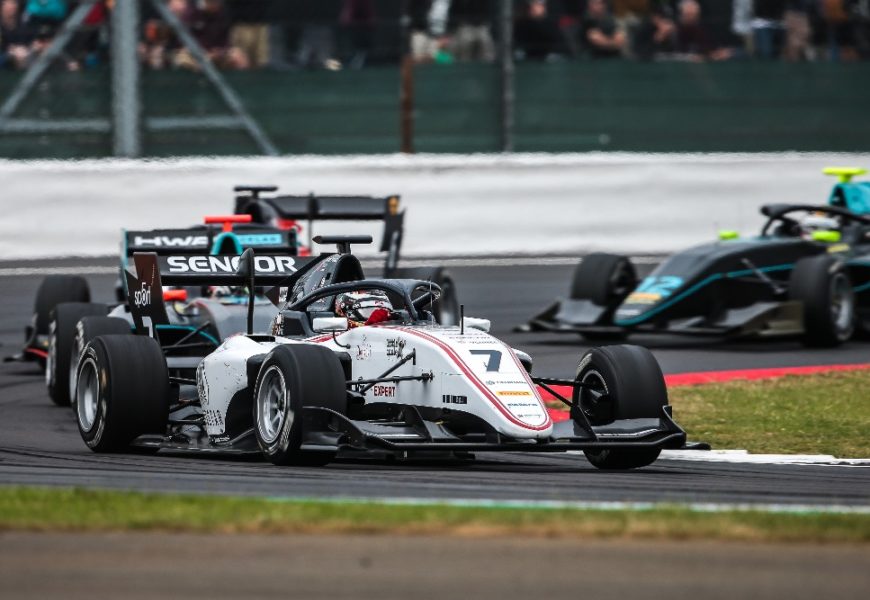 F3 v Silverstone: Nejlepší z českého týmu Zendeli, na body to ale nebylo