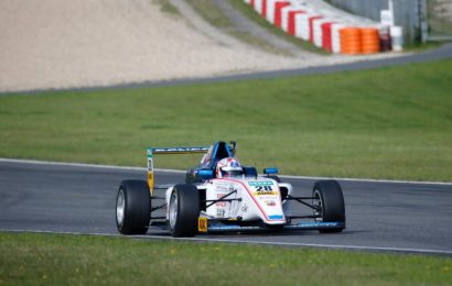 F4 se vrací na Hockenheim: Charouzovi mladíci jsou zatím suverénní