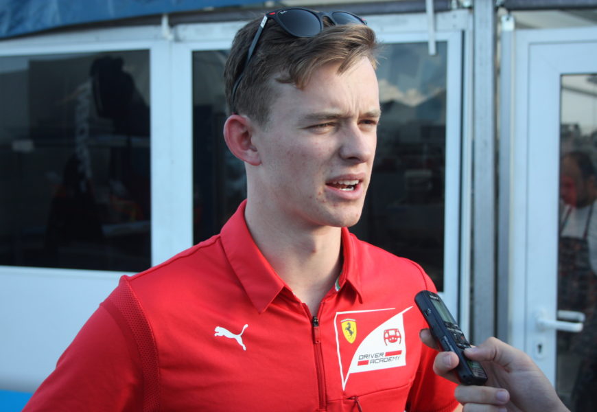 Kvalifikace F2 v Soči: Charouzův Ilott senzační třetí, de Vries na pole-position