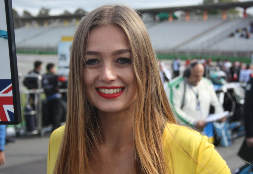 Foto-Story Grid Girls v Hockenheimu: Ach, to oteplení klimatu…