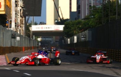 Junior Red Bullu Juri Vips na pole-position Grand Prix Macaa. Charouzův Ilott třetí
