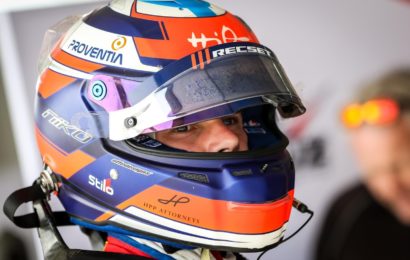 První den testů F3 v Bahrainu: Dva z Charouzových jezdců v top 10