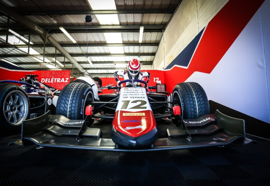 Výborný týmový výsledek Charouz Racing System v kvalifikaci F2 v Silverstone