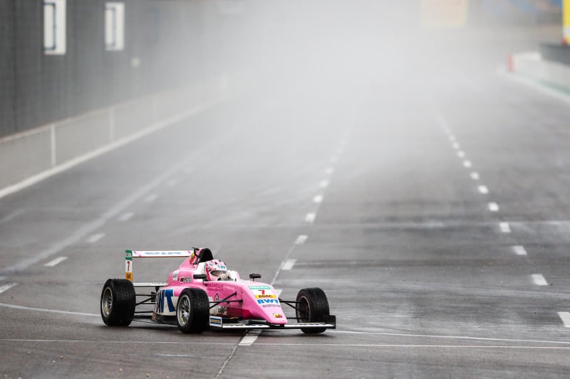 Deštivý Lausitzring: Josef Knopp s jízdou na vodě zatím zkušenosti nemá