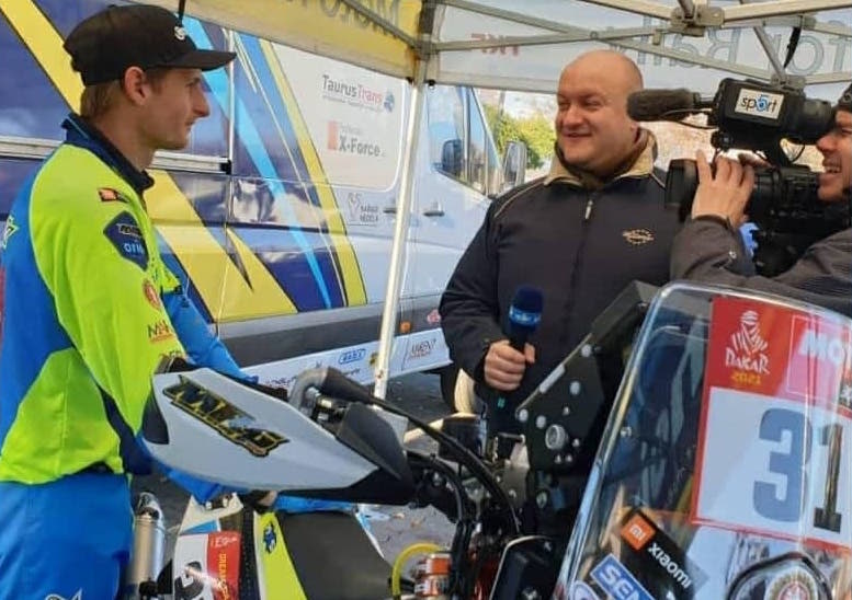 Michek se připravuje na Rallye Dakar. Zvládl nakoupit za pouhou minutu?