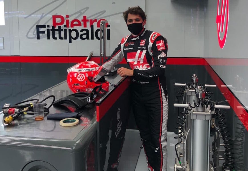 Pietro Fittipladi se chystá na start závodu F1. Dědeček Emerson je právem hrdý