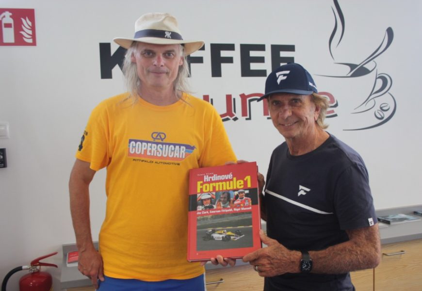 Co se do knihy „Hrdinové formule 1“ nedostalo: Spanilá jízda s Fittipaldim