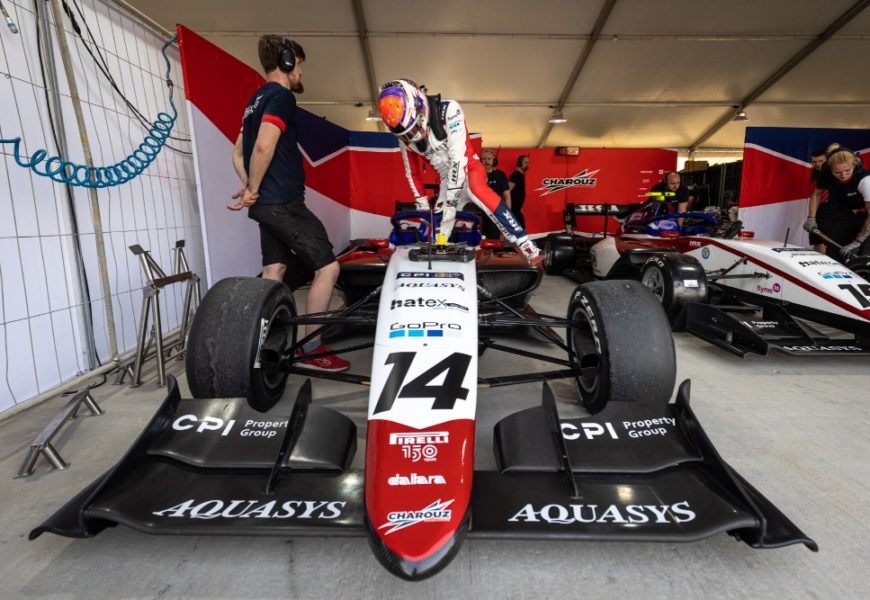 Pizzi, Simmons, Toth: Trojice Charouz Racing System má za sebou testy F3 v Bahrajnu
