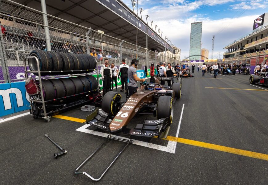 F2: Japonec Ayumu Iwasa vyhrál sprint v Saúdské Arábii